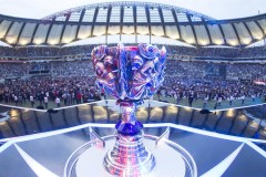 世界赛版本更新引热议：艾希加强助推功能型AD崛起，T1战队英雄选择趋势成焦点